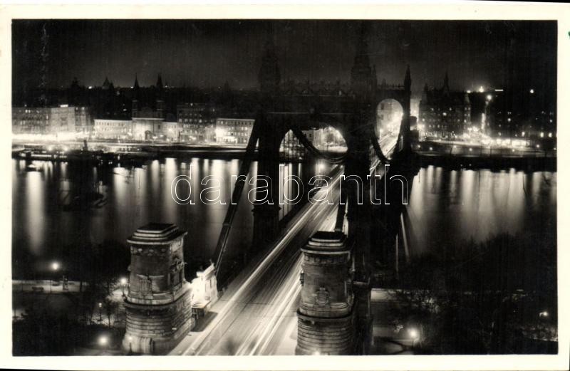 Budapest, megvilágított Erzsébet híd
