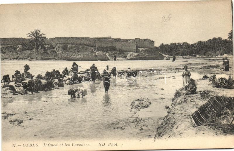 Gabes, L'Oued et les Laveuses / Washing