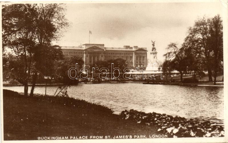 London, Buckingham palace from St. James Park