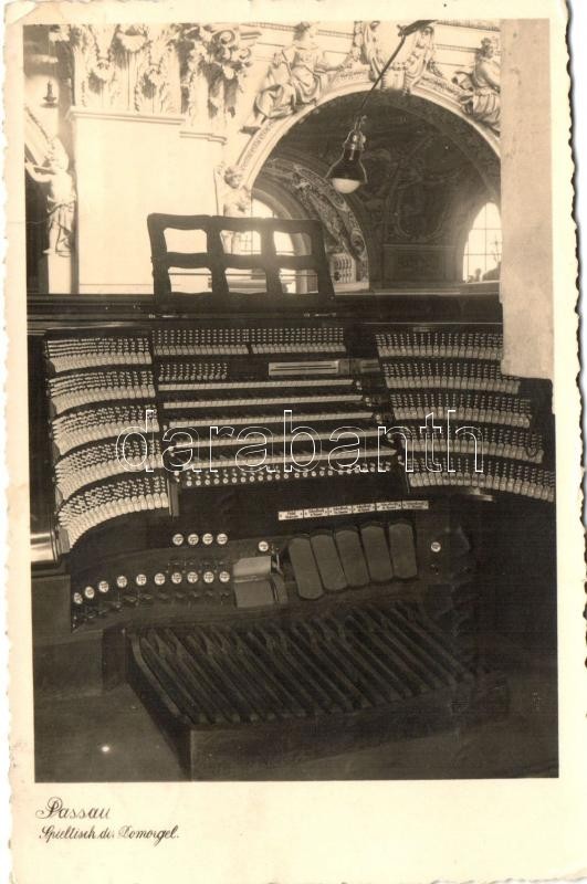 Passau, Spieltisch der Domorgel / Console of the cathedral organ