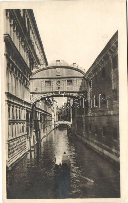 Venice, Venezia; Ponte dei Sospiri / bridge
