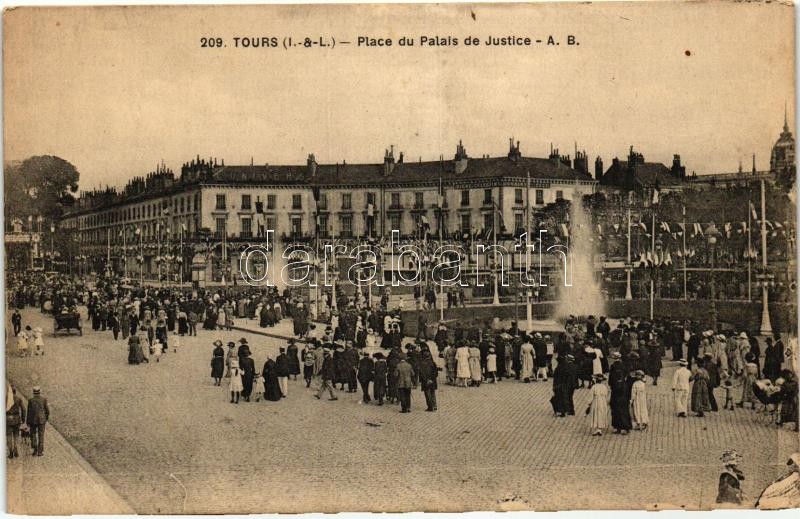 Tours, Square of the Palace of Justice