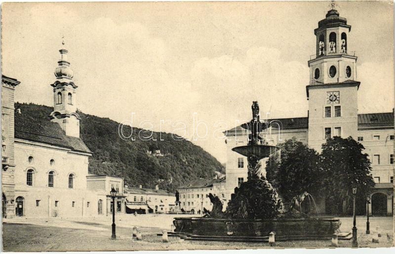 Salzburg, Residenzplatz, Glockenspiel, Hofbrunnen / square, clock tower, fountain