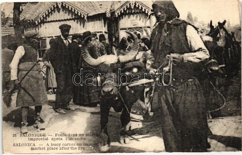 Thessaloniki, Salonique; Crowd in a market improvised after the fire