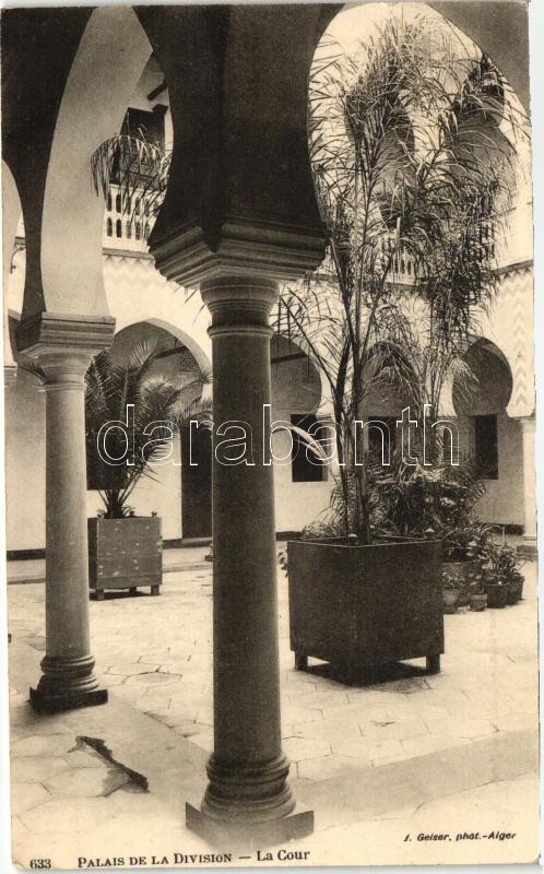 Algiers, Palais de la Division, Cour / palace courtyard