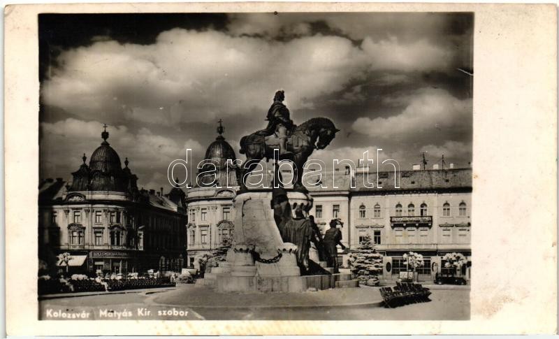 Kolozsvár, Mátyás király szobra, Olasz-Román Kereskedelmi Bank, automobil, Cluj, statue of Matthias I., Italian-Romanian Commercial Bank, automobile
