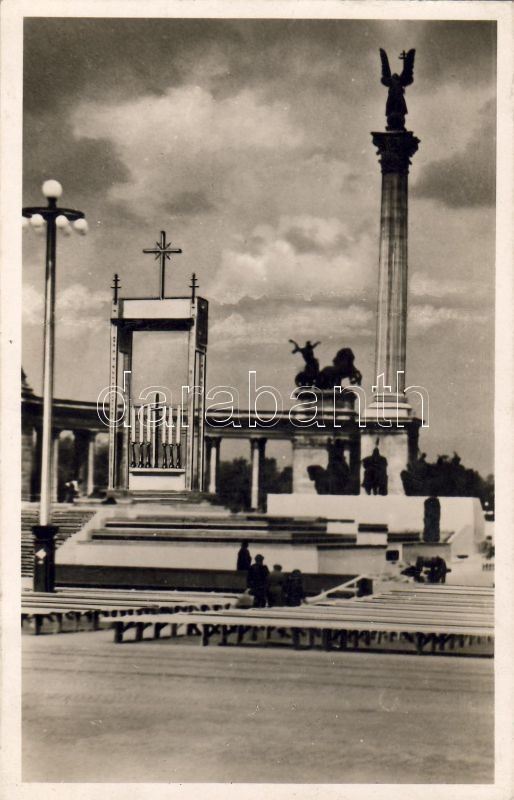 1939 Budapest XIV. Hősök tere, XXVIII. Országos Katolikus Nagygyűlés, Oltár