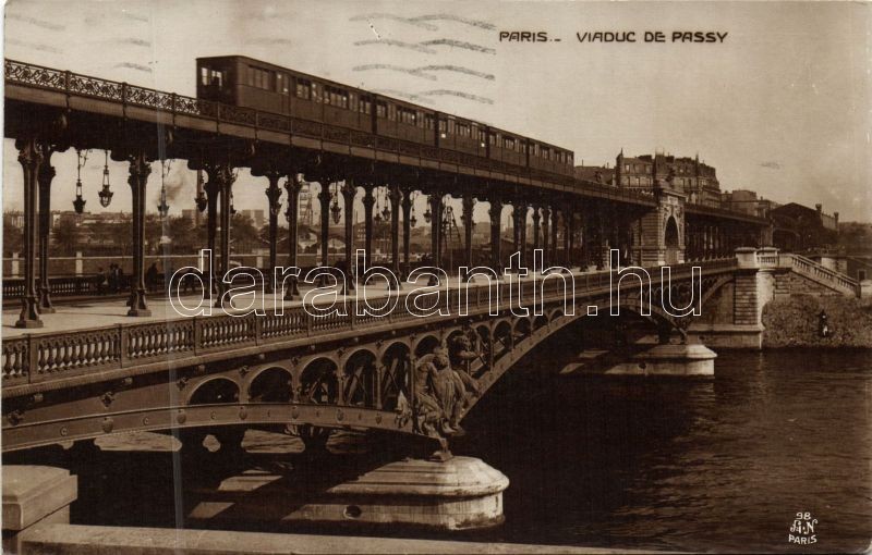 Paris, Viaduc de Passy / viaduct, train