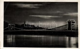 Budapest floodlit Chain Bridge, Budapest Lánchíd kivilágítva