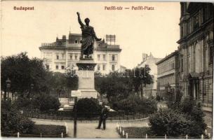 Budapest V. Petőfi tér és szobor