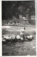 1943 Lacul Rosu / Red lake, Novak spa, sitting lady photo, 1943 Gyilkos-tó, Novák Strand kádfürdő, ülő nő photo