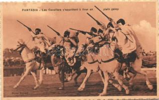 Fantasia, Les Cavalliers s'appretent a tirer en plein galop / Moroccon cavalry prepare to fire in full gallop,