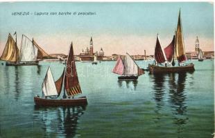 Venice, Venezia; Laguna con barche di pescatori / fishing boats