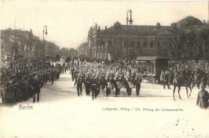 Berlin, Lustgarten, Mittag 1 Uhr, Aufzug der Schlosswache / castle guard parade