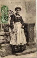 Pont-Aven, Jeune fille / French folklore from Pont-Aven