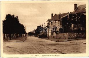 Brou, Town hall square, automobile