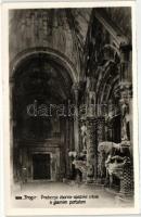 Trogir, Predvorje zborno-opatske crkve s glavnim portalom / church interior
