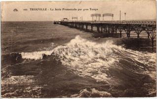Trouville-sur-Mer, La Jetee Promenade par gros Temps