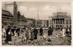 Leipzig, Augustus square, doves, tram, Leipzig, Augustus tér, galambok, villamos