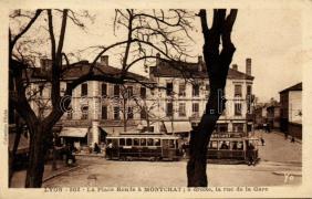 Lyon, La Place Ronde a Montchat, a droite, la rue de la Gare / square, street, tram